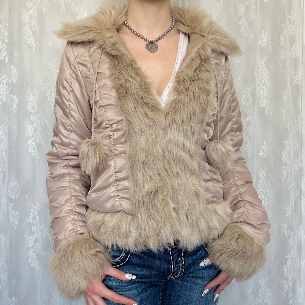 Y2K 2000s Beige Puffer Jacket With Faux Fur